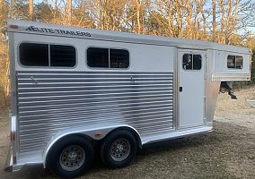 2008 Elite Horse Trailer in Harwich Port, Massachusetts