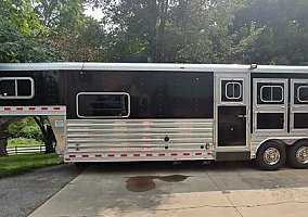 2014 Elite Horse Trailer in Chelsea, Michigan