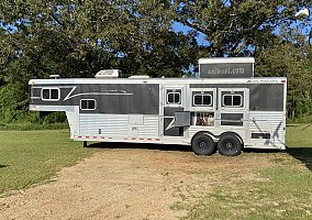 2005 Elite Horse Trailer in Lucedale, Mississippi