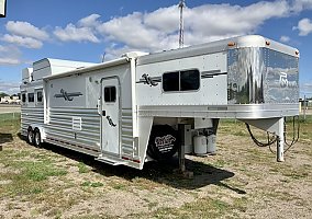 2012 Platinum Loaded 3-Horse 2012 Platinum Horse Trailer in Clearwater, Minnesota