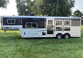 2017 Elite Horse Trailer in Welcome, Minnesota