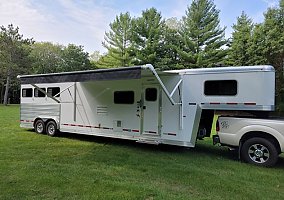 2019 Logan Coach 2019 Logan Horse Trailer in Saint Paul Park, Minnesota