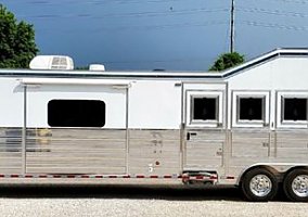 2022 Bloomer 4H 15'9 2022 Bloomer Horse Trailer in Pevely, Missouri