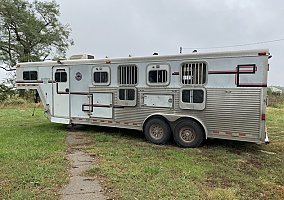 2000 Other Horse Trailer in Shelbina, Missouri