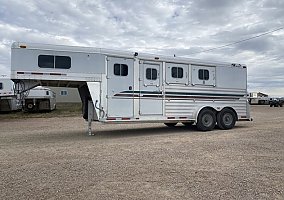 2003 4-Star Horse Trailer in Hammond, Montana