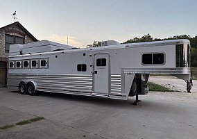 2011 Platinum 5H 12' Trail Boss 2011 Platinum Horse Trailer in Pacific, Missouri