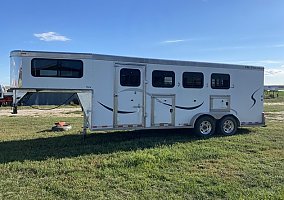 2002 CM Horse Trailer in Ashby, Nebraska