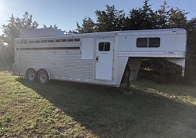 2007 Platinum Horse Trailer in Arthur, Nebraska