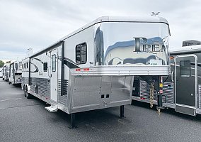 2019 Bison Horse Trailer in Concord, North Carolina