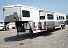 2010 Sundowner 4H LQ 2010 Sundowner Horse Trailer in Harmony, North Carolina