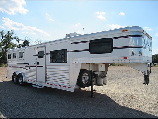 2002 Elite 3 Horse 10' Outlaw