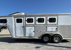 2003 CM Horse Trailer in Wagoner, Oklahoma