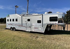 2010 Bloomer Horse Trailer in Guthrie, Oklahoma