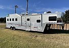 2010 Bloomer Lvsht 2010 Bloomer Horse Trailer in Guthrie, Oklahoma