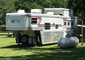 2005 4-Star Gooseneck 2005 4-Star Horse Trailer in Dickson, Tennessee