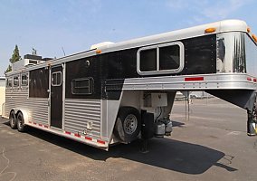 2000 Elite Horse Trailer in Redmond, Oregon