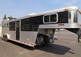 2000 Elite Horse Trailer in Redmond, Oregon