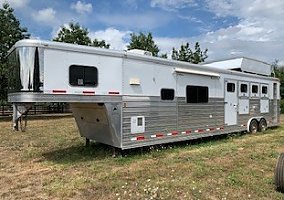 2009 Sooner Horse Trailer in Newberg, Oregon