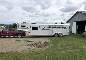 1995 4-Star Horse Trailer in Sugar Grove, Pennsylvania