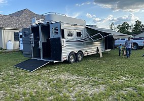 2013 Platinum Horse Trailer in Mcdonald, Pennsylvania