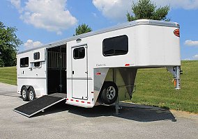 2020 Sundowner 30' GN 2+1 2019 Sundowner Horse Trailer in Gordonville, Pennsylvania